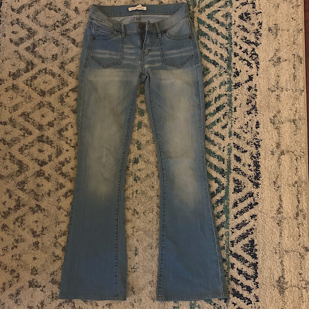 BCBG Bell Bottom Jeans 💗